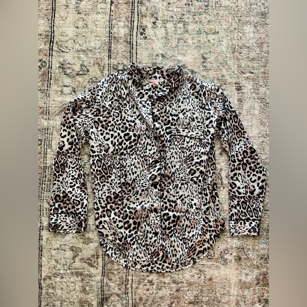 Victoria’s Secret Sleep Shirt Size M Leopard / Cheetah Print